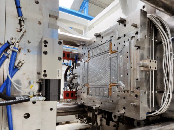 Сколько стоит пресс-форма для литья пластмасс?